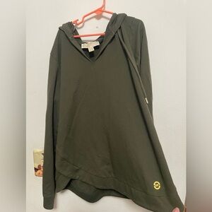Women M Micheal Kor’s sweatshirt